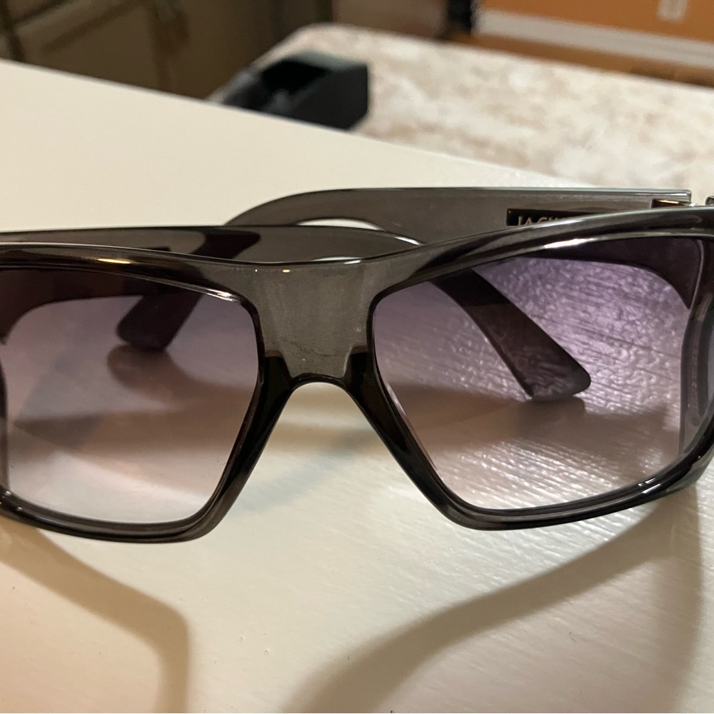 Gray Square Frame Glasses with Gradient Lenses